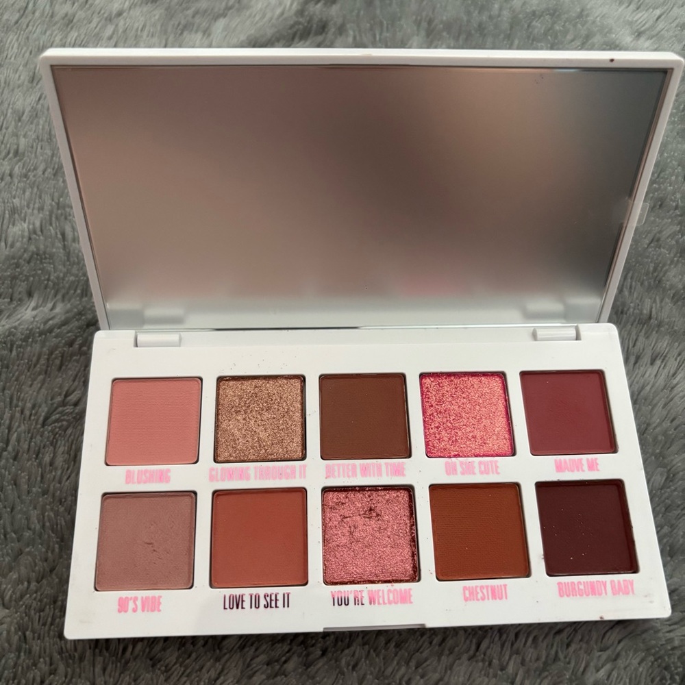 Kylie Cosmetics The Mauve Palette - Rich Brown and Shimmering Gold